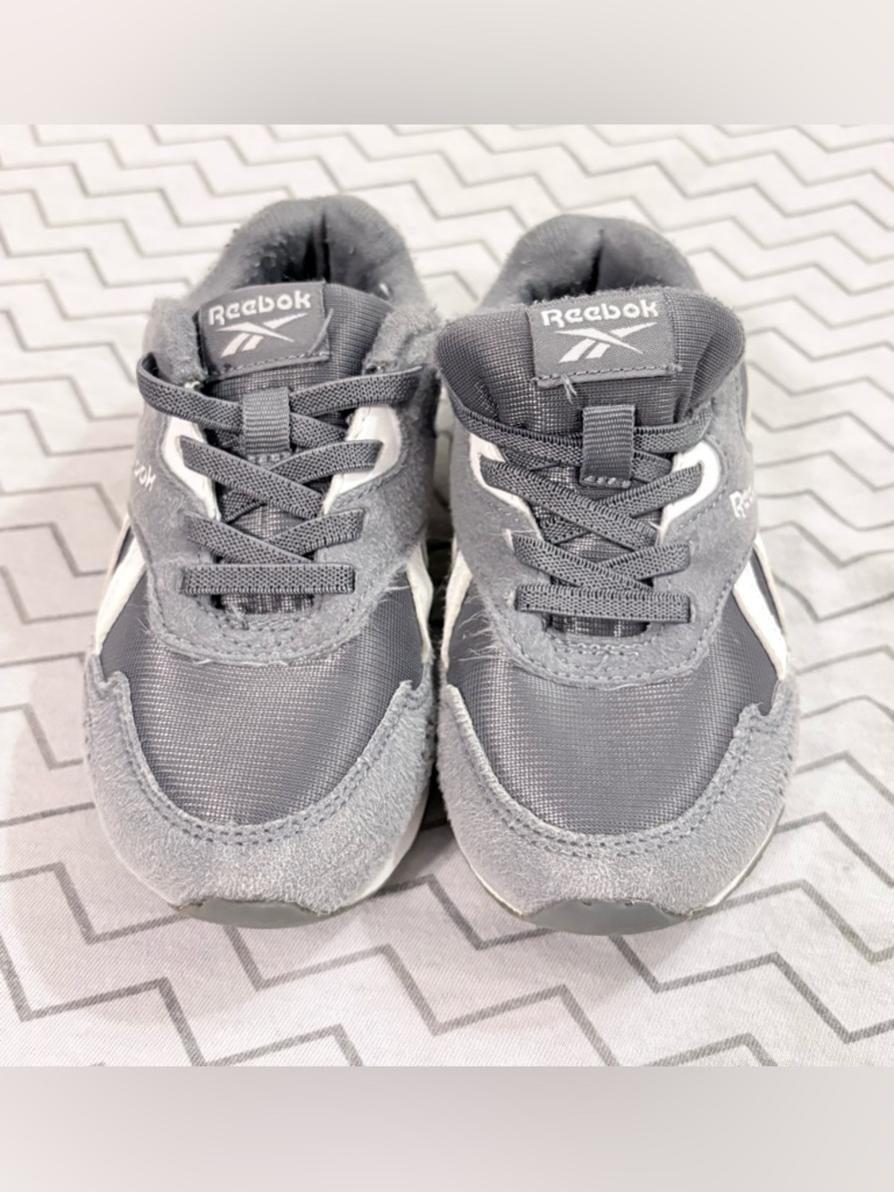 Pre-owned Reebok Classic Grey and White Sneakers for Toddler boys /Size: 9K